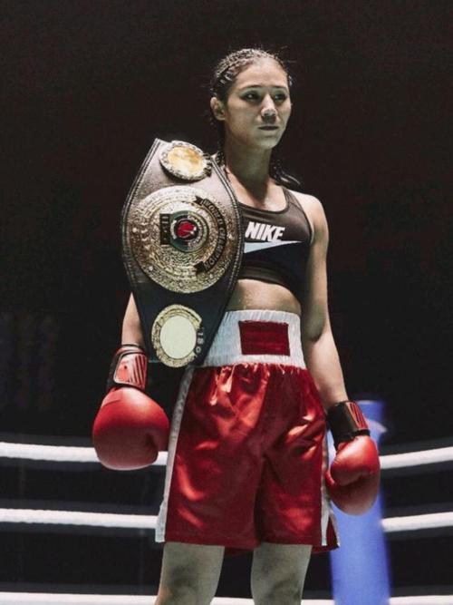美国拳王vs中国15岁少女
